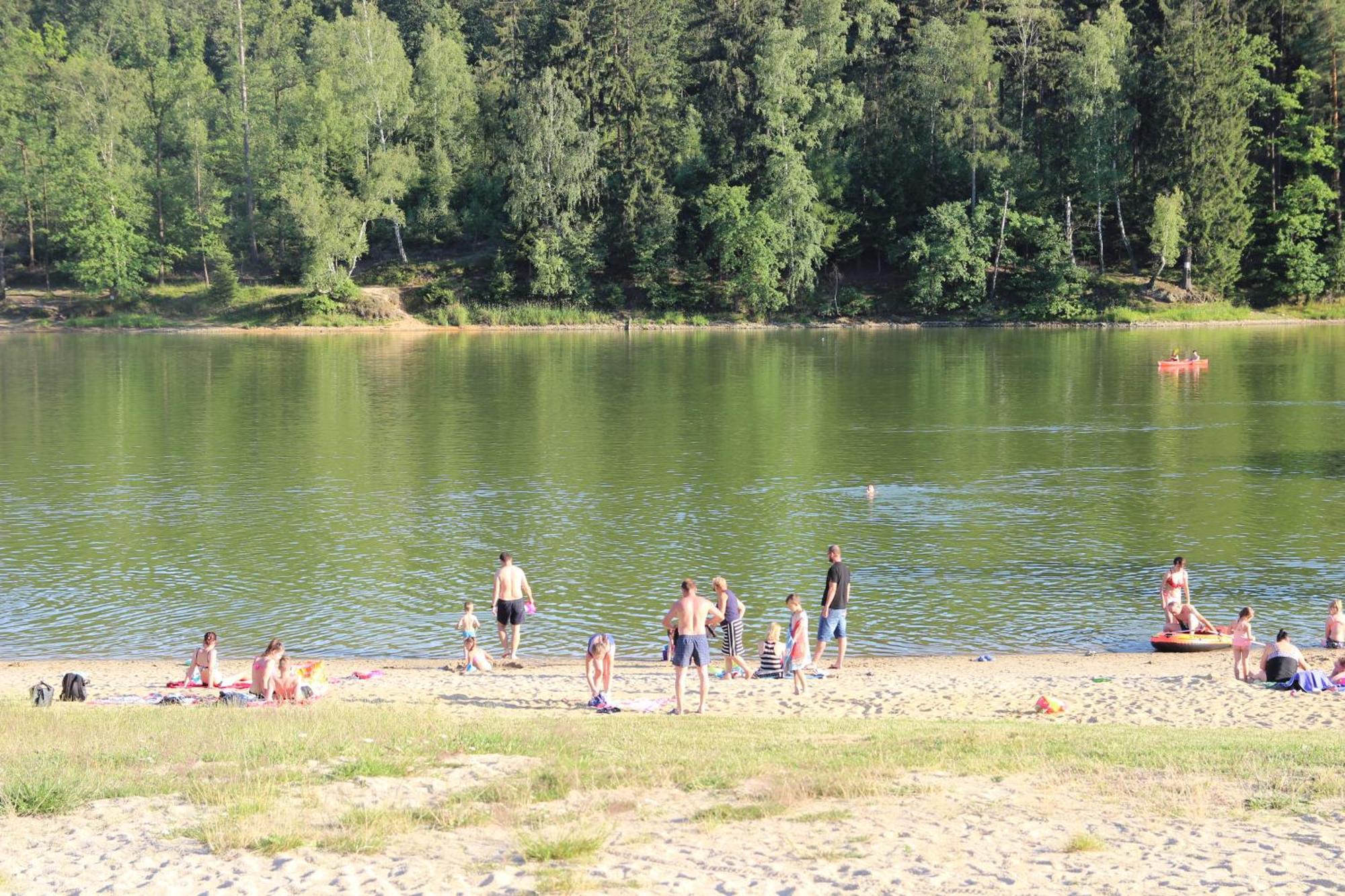 Domki Nad Jeziorem W Karlowicach Karlowice Buitenkant foto