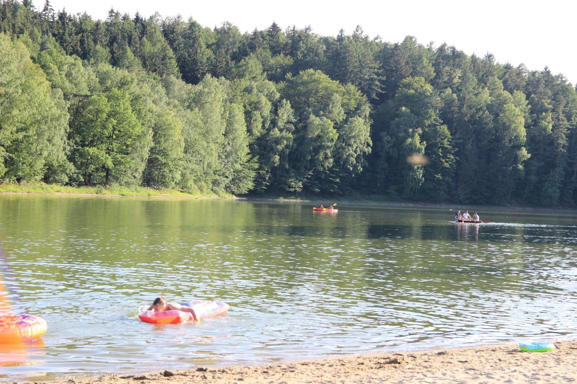 Domki Nad Jeziorem W Karlowicach Karlowice Buitenkant foto