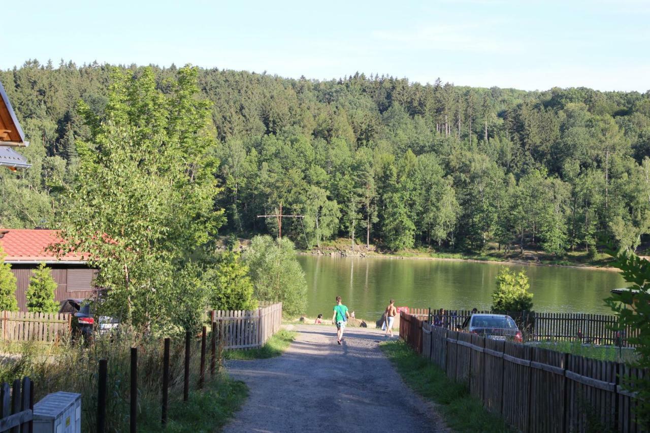 Domki Nad Jeziorem W Karlowicach Karlowice Buitenkant foto