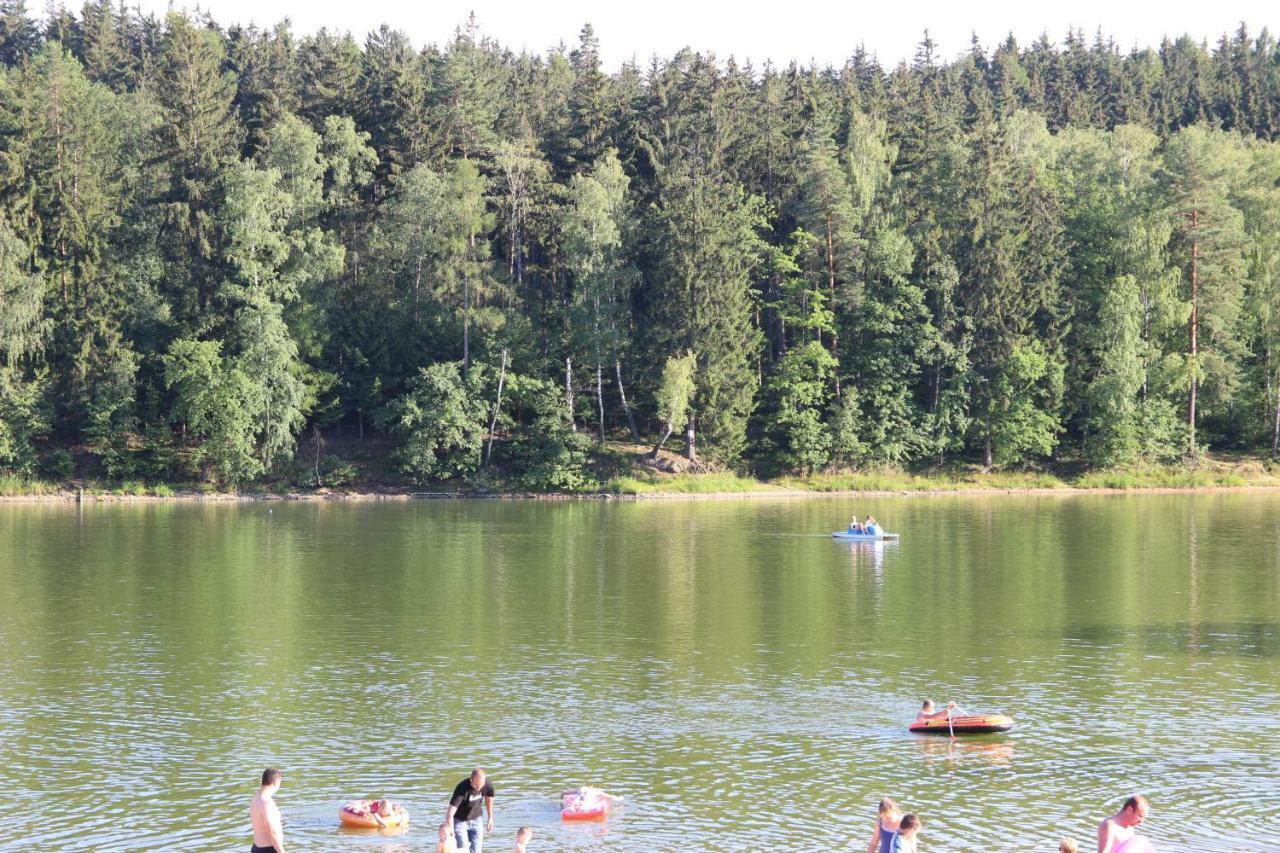 Domki Nad Jeziorem W Karlowicach Karlowice Buitenkant foto