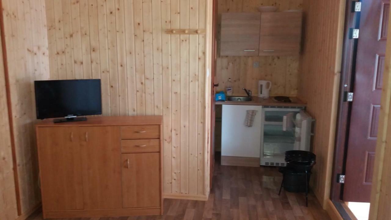 Domki Nad Jeziorem W Karlowicach Karlowice Buitenkant foto