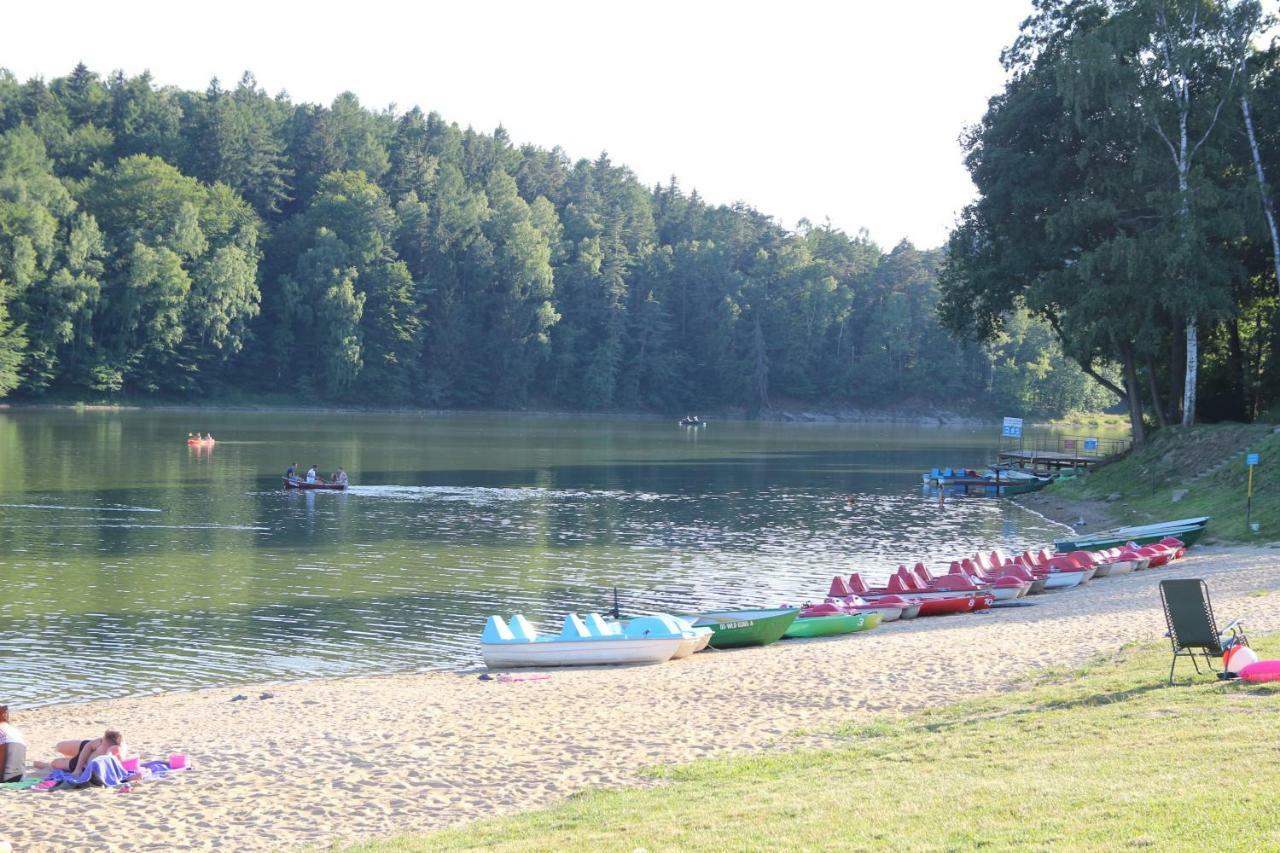 Domki Nad Jeziorem W Karlowicach Karlowice Buitenkant foto