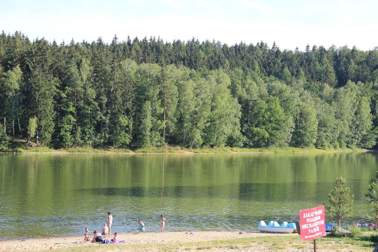 Domki Nad Jeziorem W Karlowicach Karlowice Buitenkant foto
