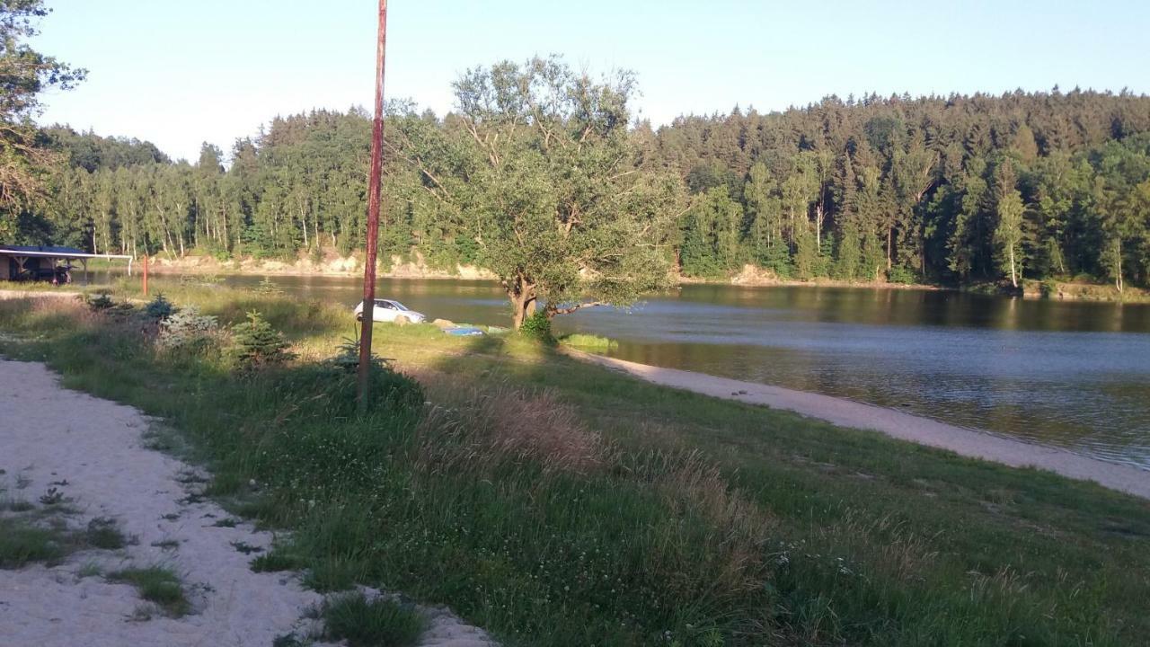 Domki Nad Jeziorem W Karlowicach Karlowice Buitenkant foto