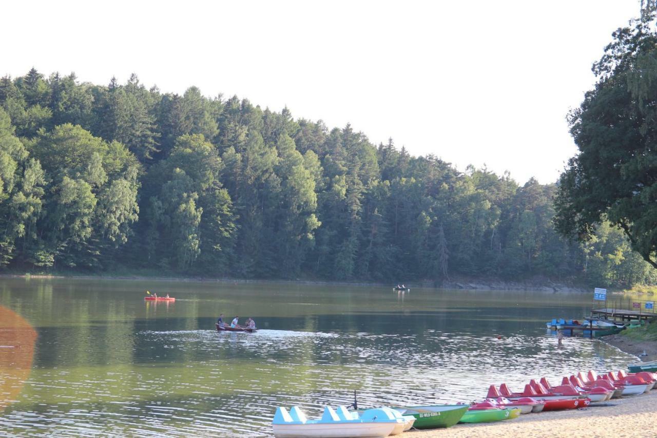 Domki Nad Jeziorem W Karlowicach Karlowice Buitenkant foto