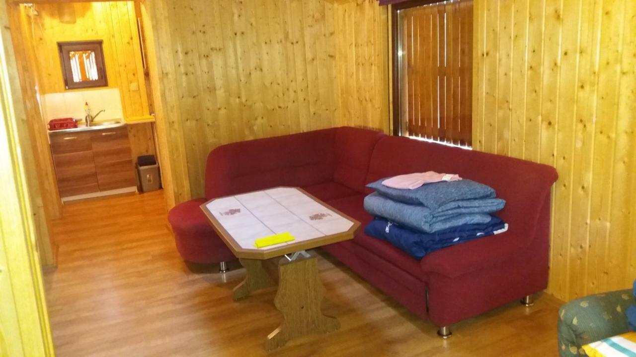 Domki Nad Jeziorem W Karlowicach Karlowice Buitenkant foto