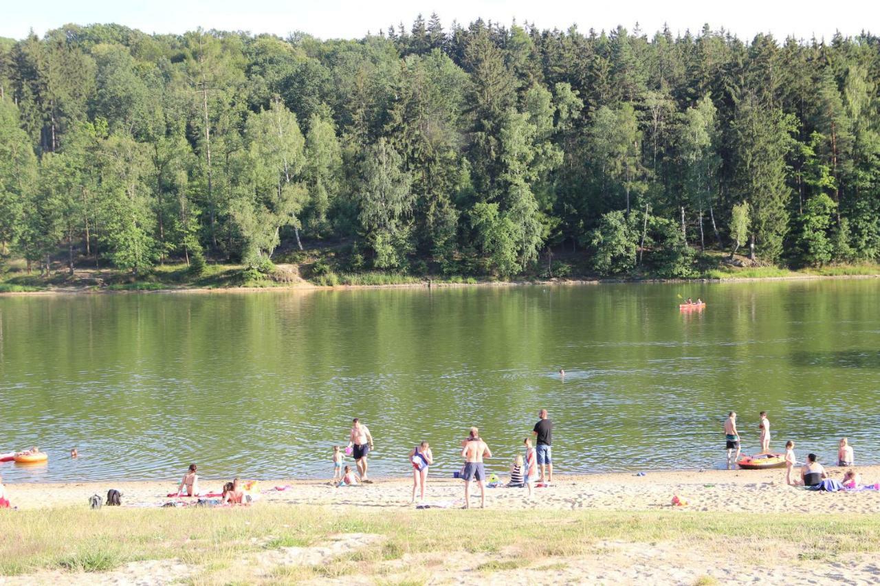 Domki Nad Jeziorem W Karlowicach Karlowice Buitenkant foto